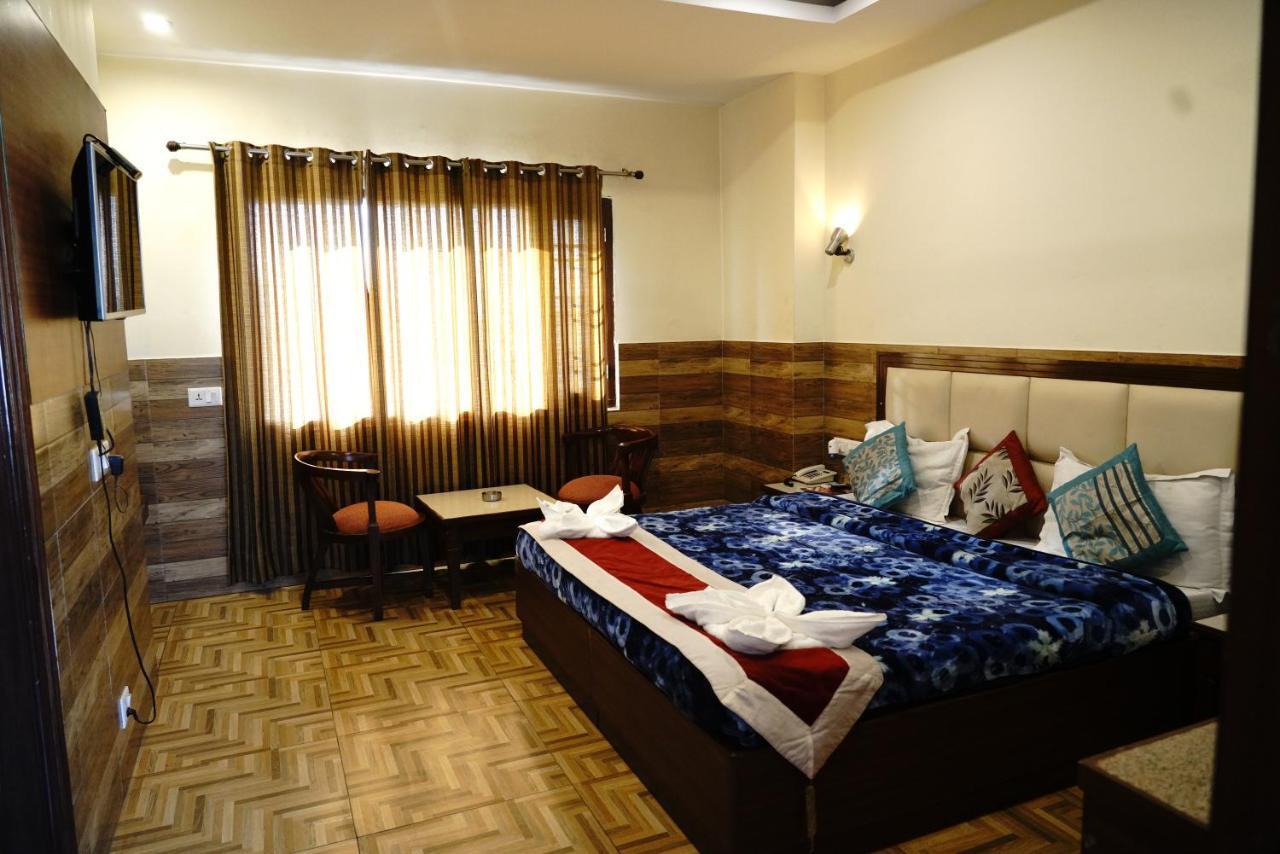 Hotel Vishnu Inn Dehradun Buitenkant foto