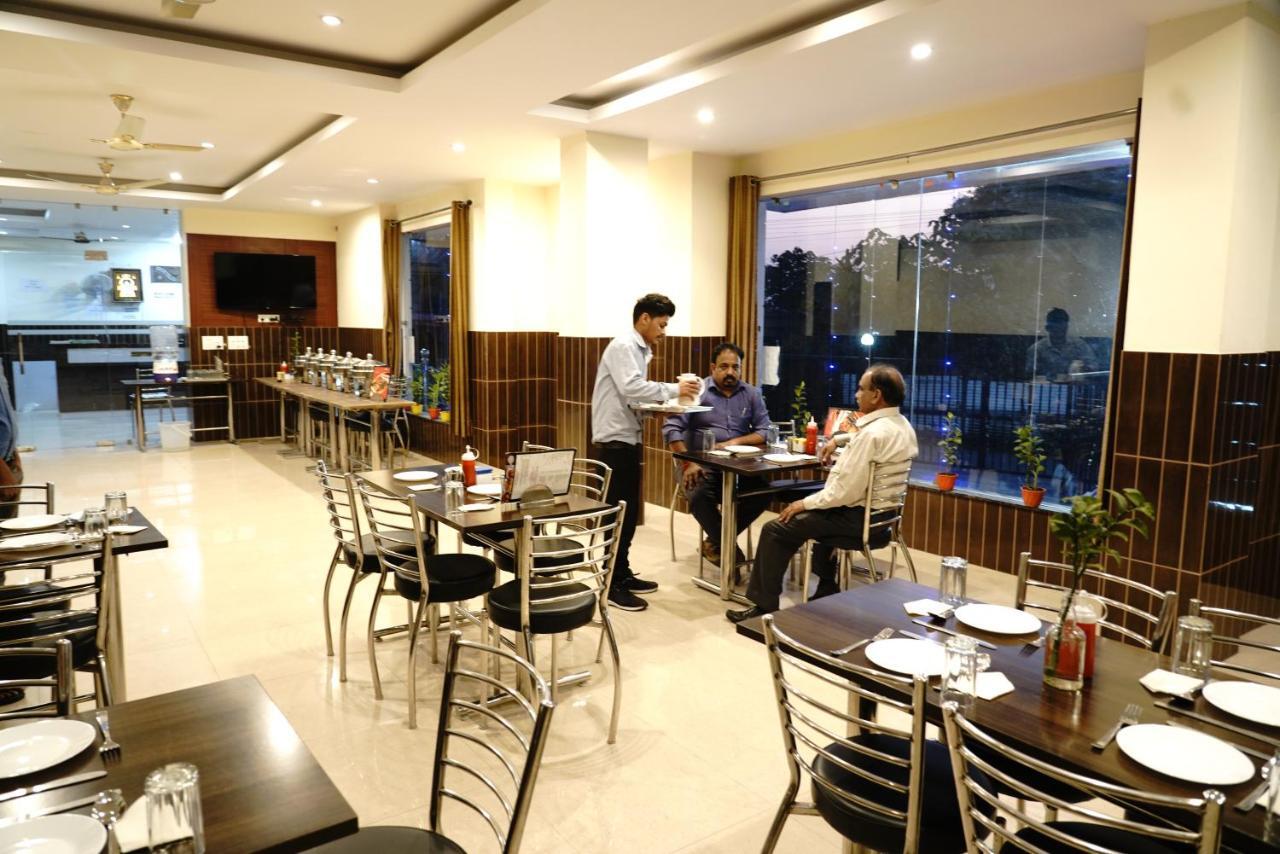 Hotel Vishnu Inn Dehradun Buitenkant foto