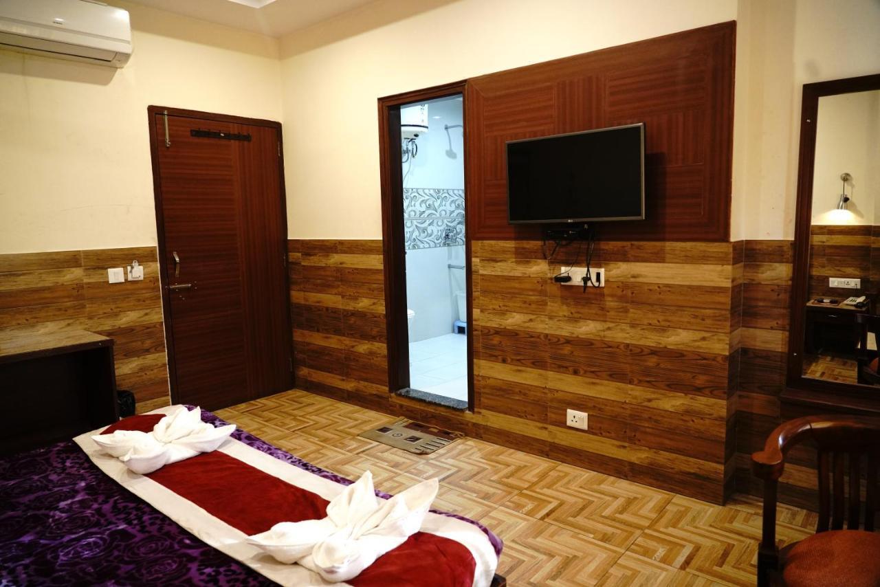 Hotel Vishnu Inn Dehradun Buitenkant foto