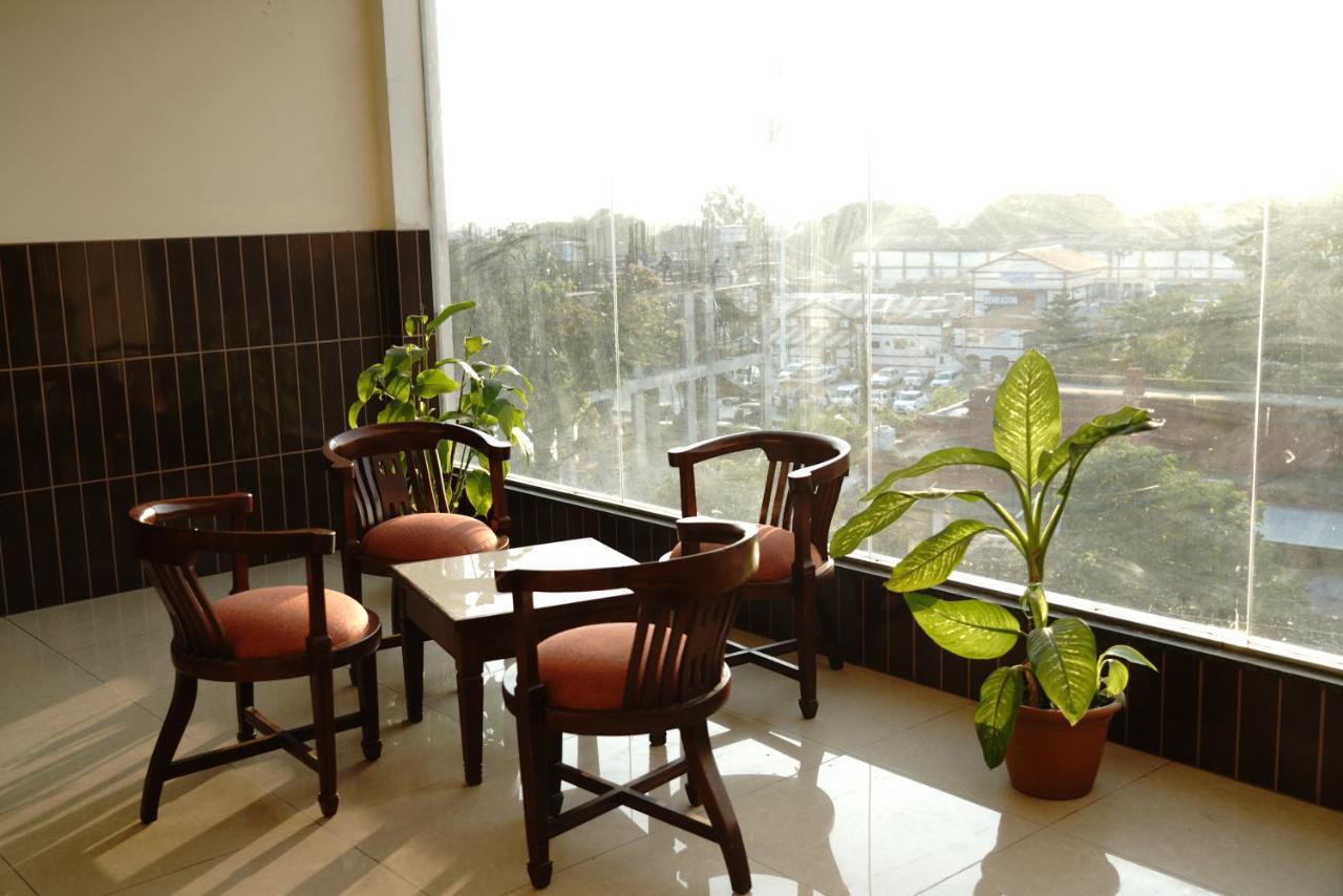 Hotel Vishnu Inn Dehradun Buitenkant foto